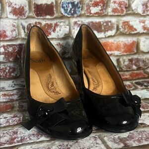 *Sofft black patent leather kitten heels with bow detail